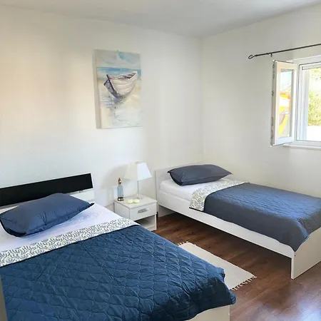 Apartment Mali Mate *