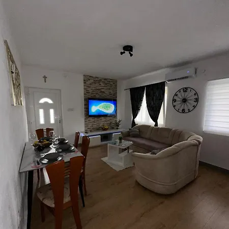 Mali Mate Apartment